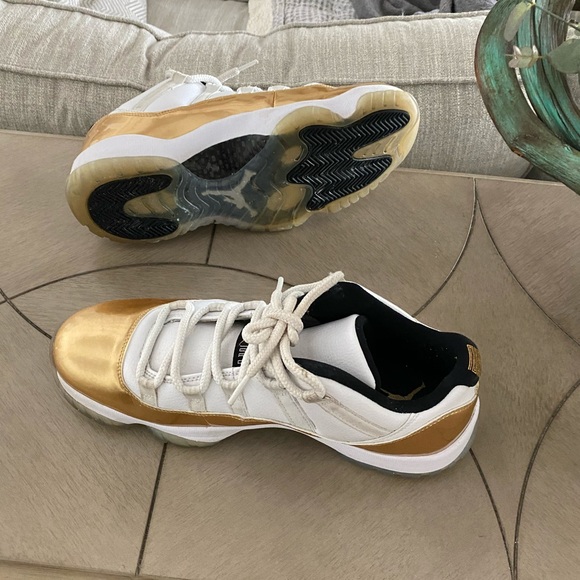 Air Jordan 11 Retro Low Closing Ceremony - Picture 3 of 5